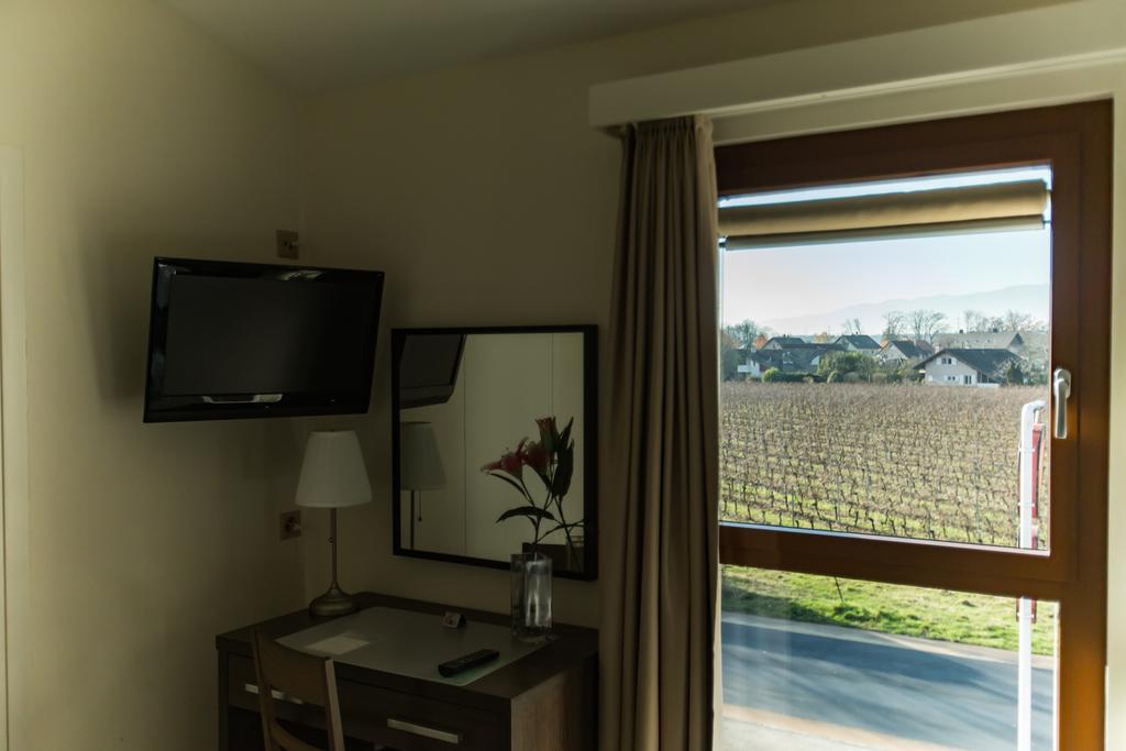 Motel Le Leman Commugny Exterior foto